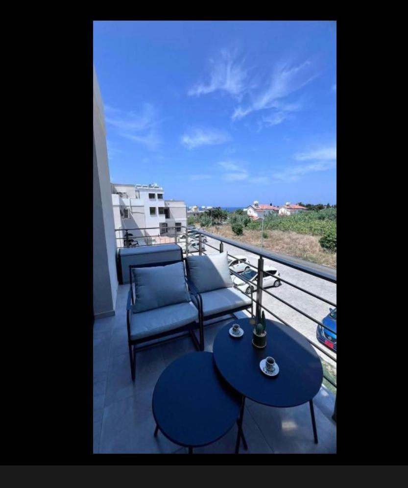 Palmiye Apartment ไคริเนีย ภายนอก รูปภาพ