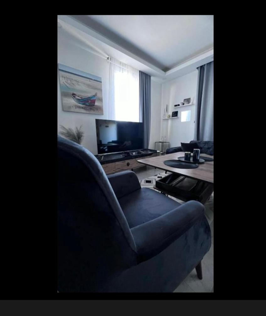 Palmiye Apartment ไคริเนีย ภายนอก รูปภาพ