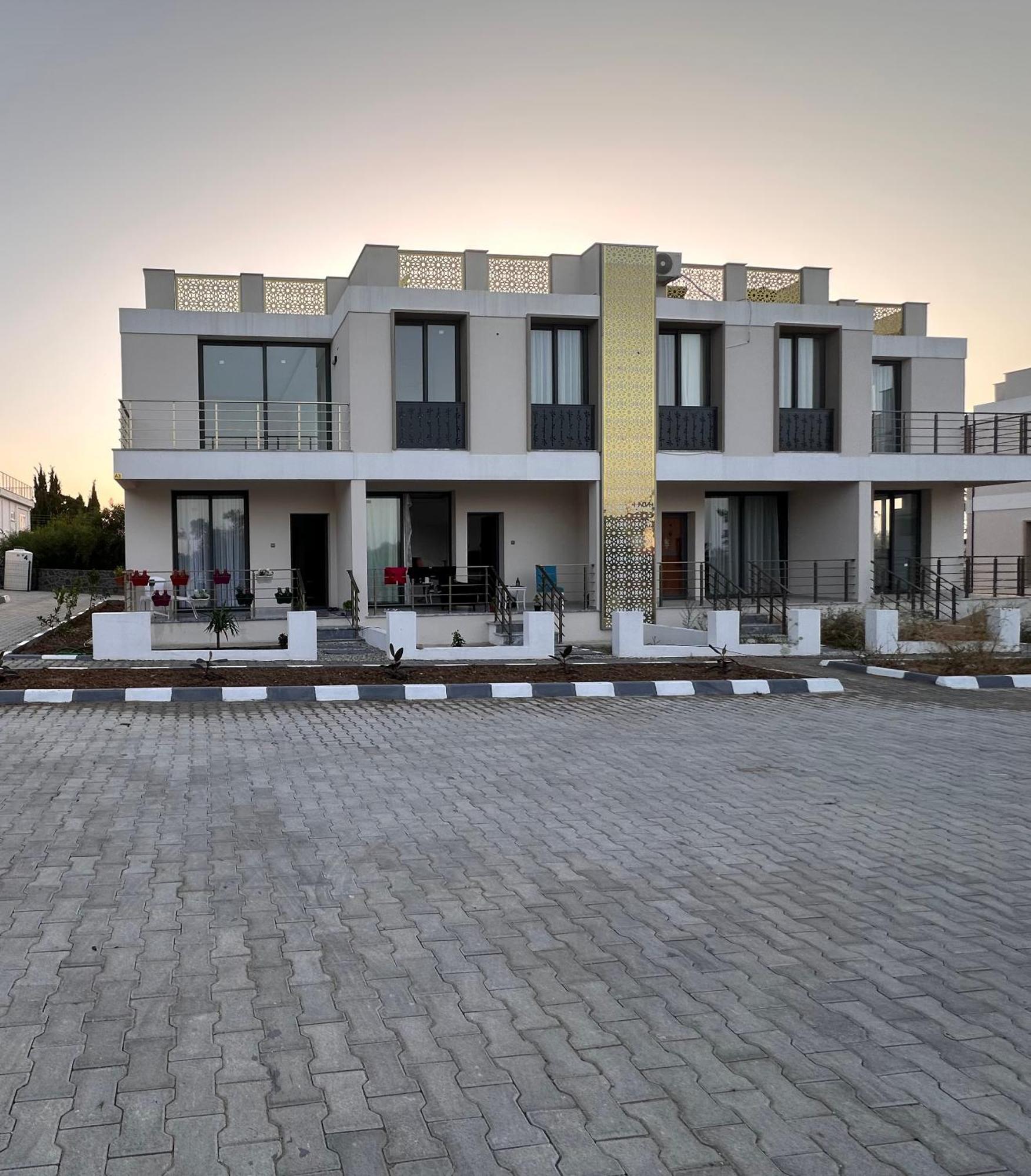 Palmiye Apartment ไคริเนีย ภายนอก รูปภาพ